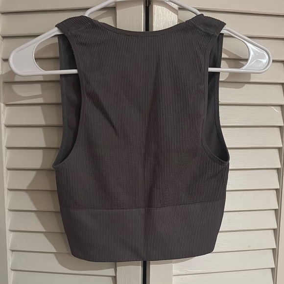 Gray Sleeveless Ribbed Top - Picture 6 of 8